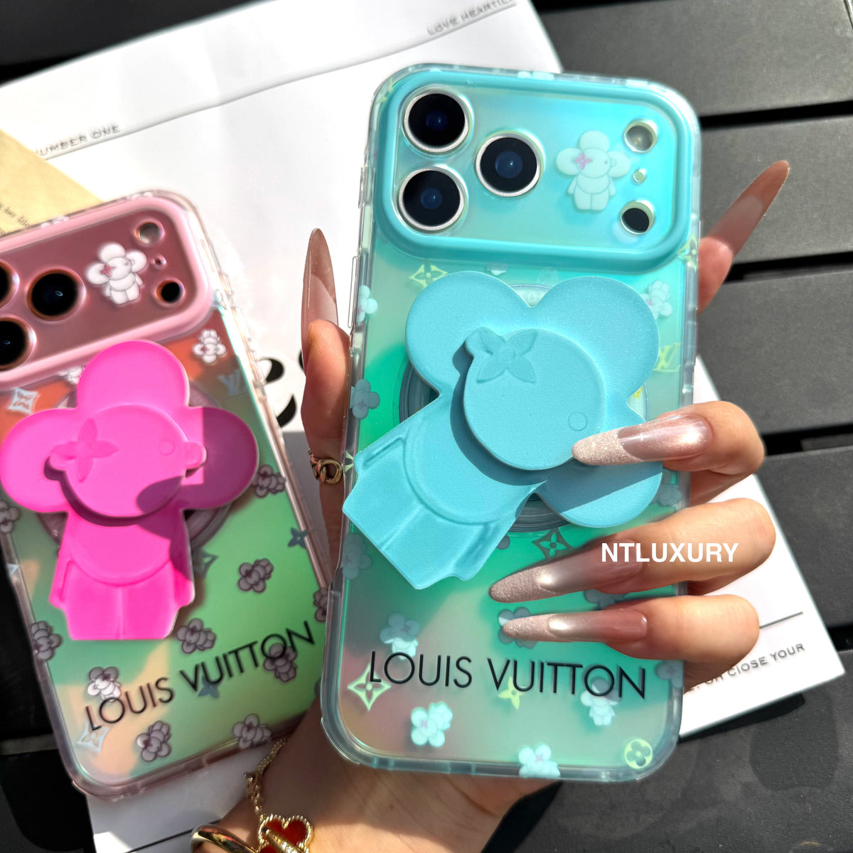 Chameleon Love Magsafe Phone Case with Neo Doll Holder