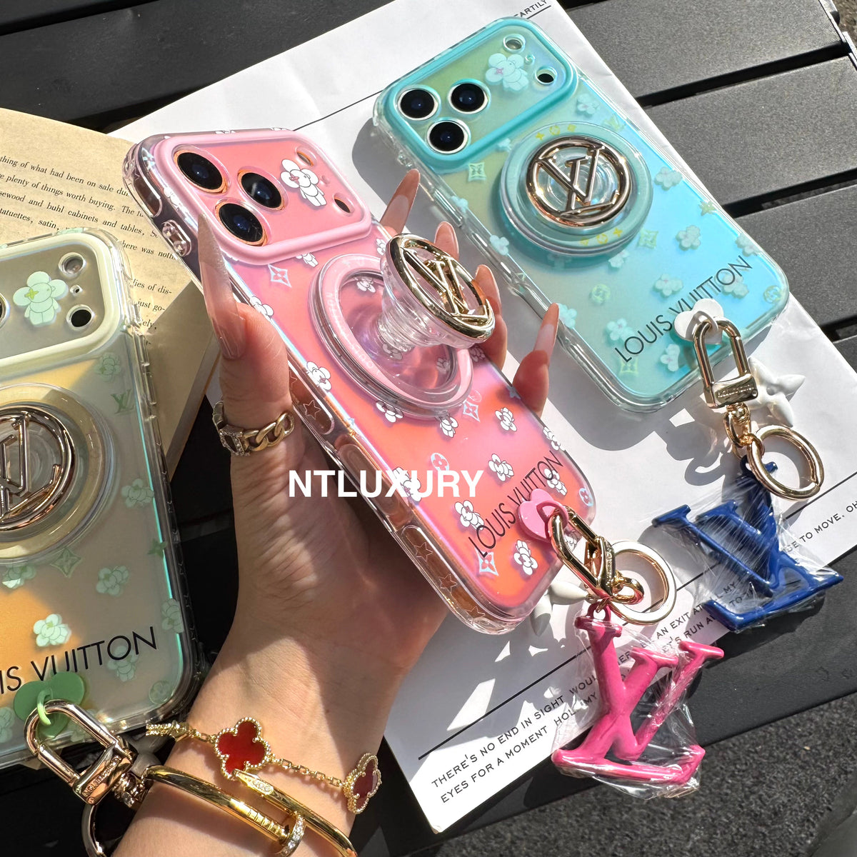 Chameleon Love Phone Case with Magsafe Holder & Pendant