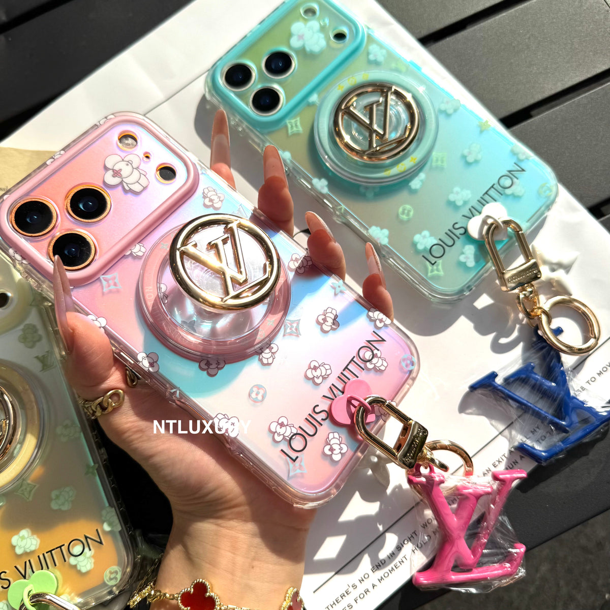 Chameleon Love Phone Case with Magsafe Holder & Pendant