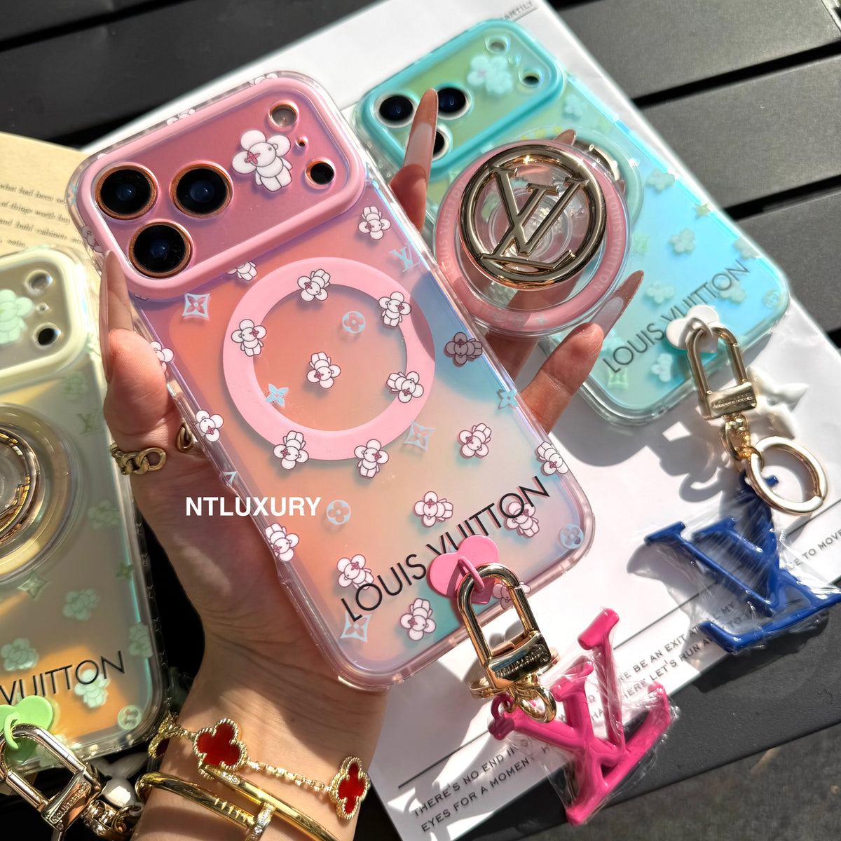 Chameleon Love Phone Case with Magsafe Holder & Pendant