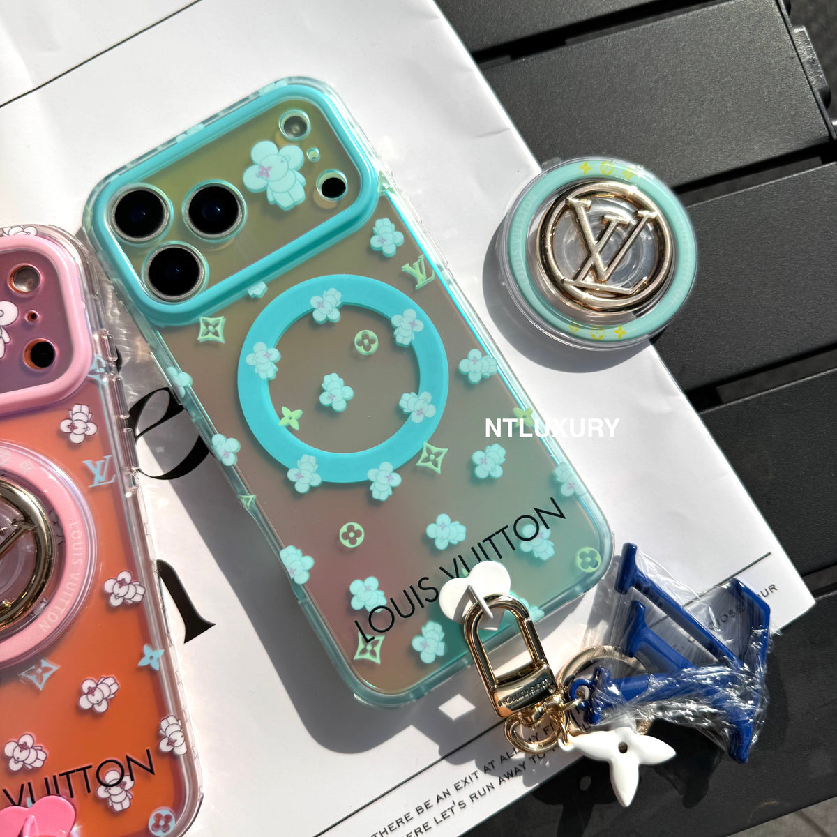 Chameleon Love Phone Case with Magsafe Holder & Pendant