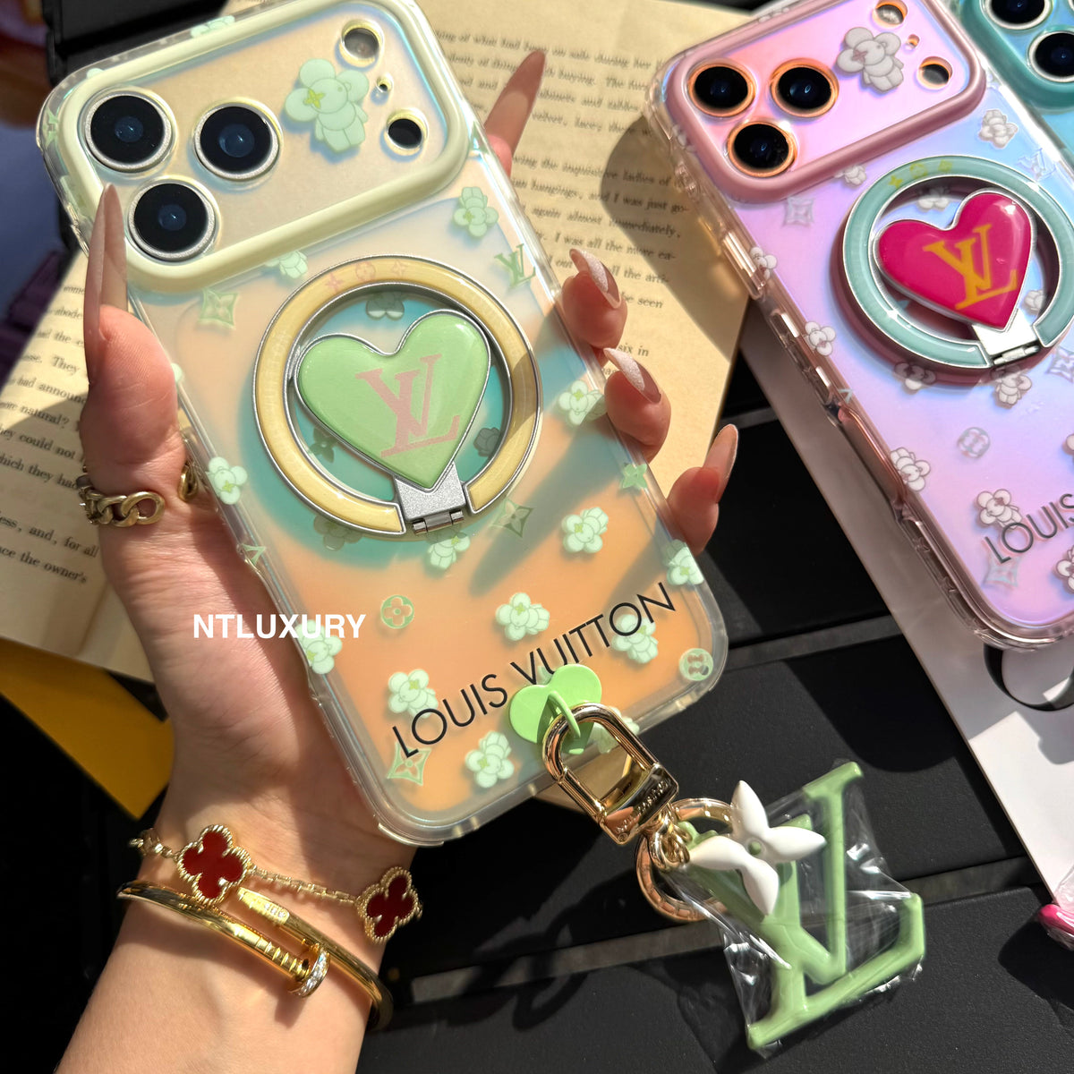 Chameleon Love Magsafe Phone Case with Holder & Pendant