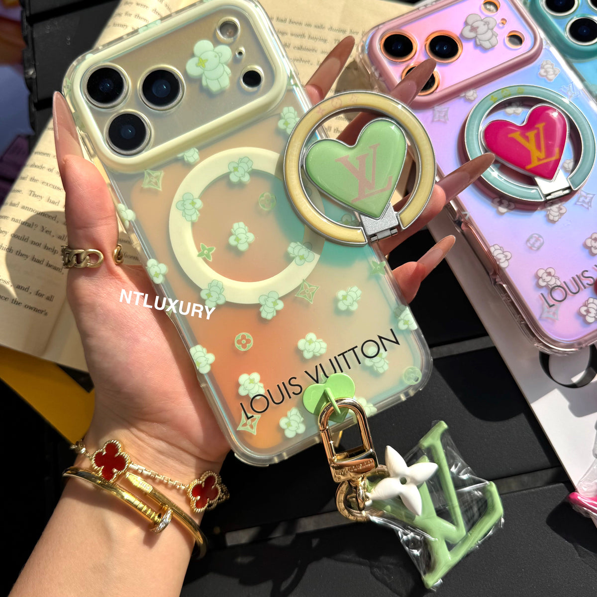 Chameleon Love Magsafe Phone Case with Holder & Pendant