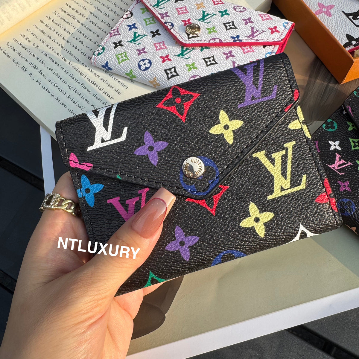 Traditional Design Love Cute Wallet (Black & White)