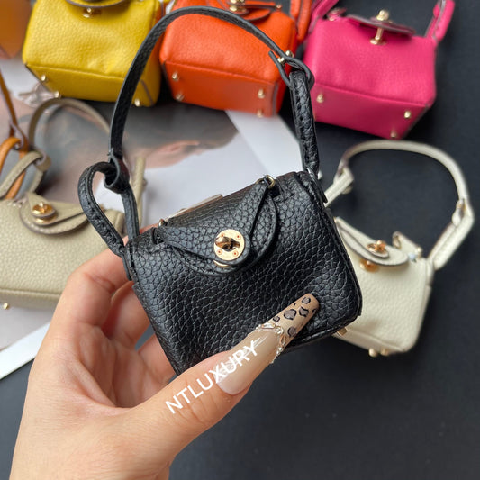 Cute Leendy Girl Minimum Cute Pendant (Black)