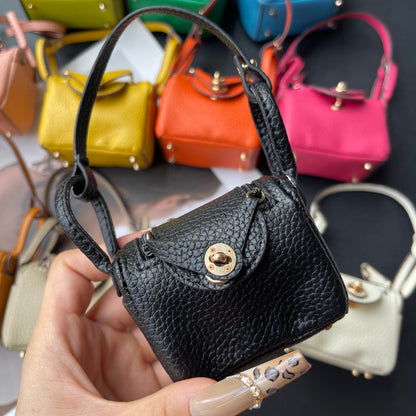 Cute Leendy Girl Minimum Cute Pendant (Black)