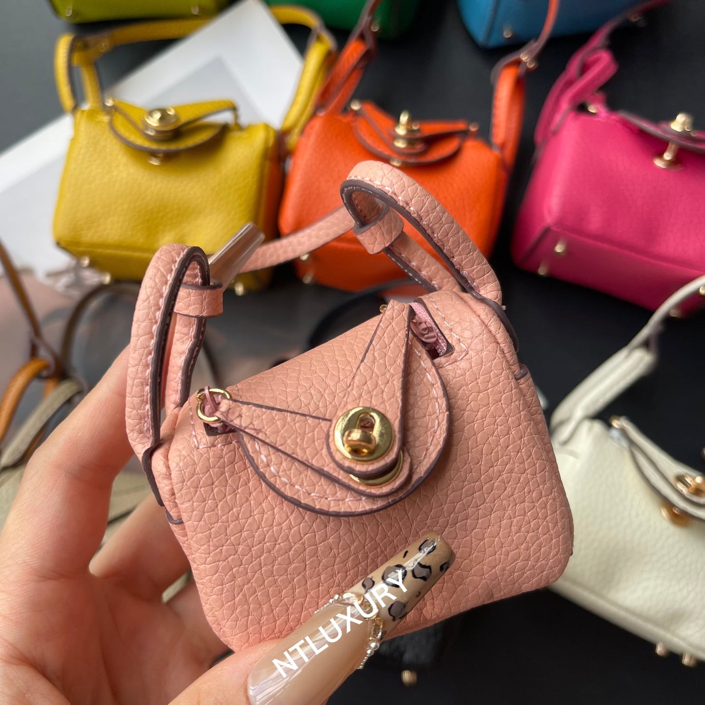 Cute Leendy Girl Minimum Cute Pendant (Pink)