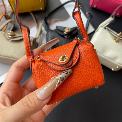 Cute Leendy Girl Minimum Cute Pendant (Orange)