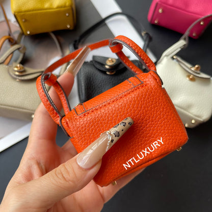 Cute Leendy Girl Minimum Cute Pendant (Orange)