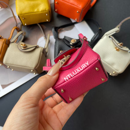 Cute Leendy Girl Minimum Cute Pendant (Magenta)