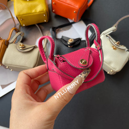 Cute Leendy Girl Minimum Cute Pendant (Magenta)