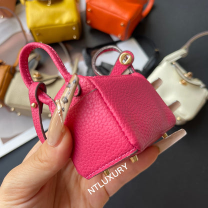 Cute Leendy Girl Minimum Cute Pendant (Magenta)