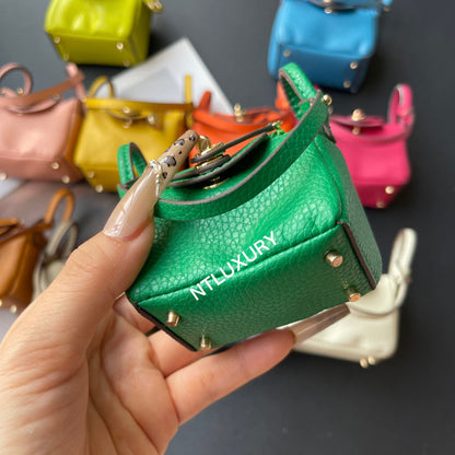 Cute Leendy Girl Minimum Cute Pendant (Green)