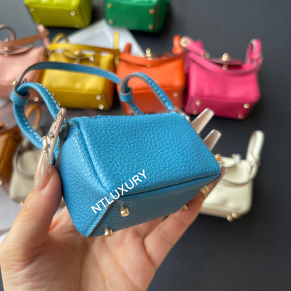 Cute Leendy Girl Minimum Cute Pendant (Blue)