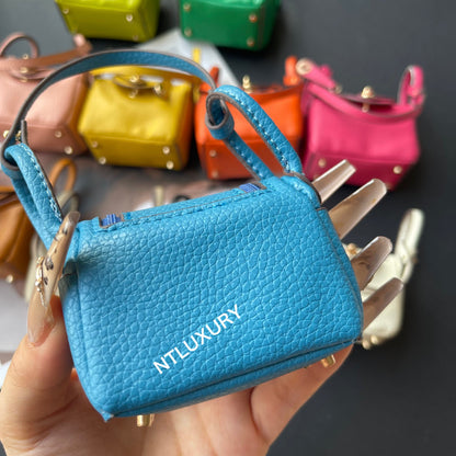 Cute Leendy Girl Minimum Cute Pendant (Blue)