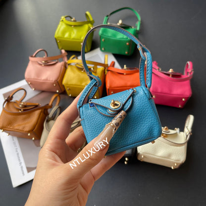Cute Leendy Girl Minimum Cute Pendant (Blue)