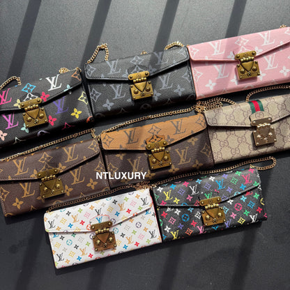 Étui de téléphone avec chaîne et motif floral "Love".