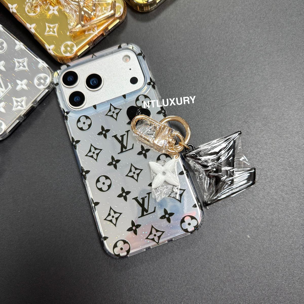 Coque de téléphone Cyber Girl Love avec pendentif