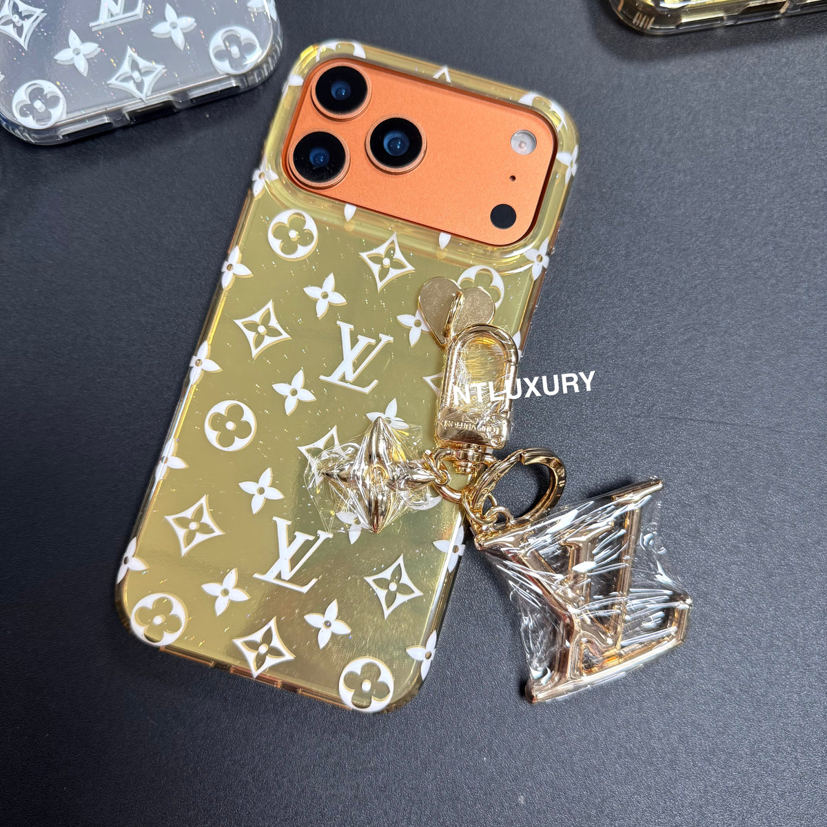 Coque de téléphone Cyber Girl Love avec pendentif