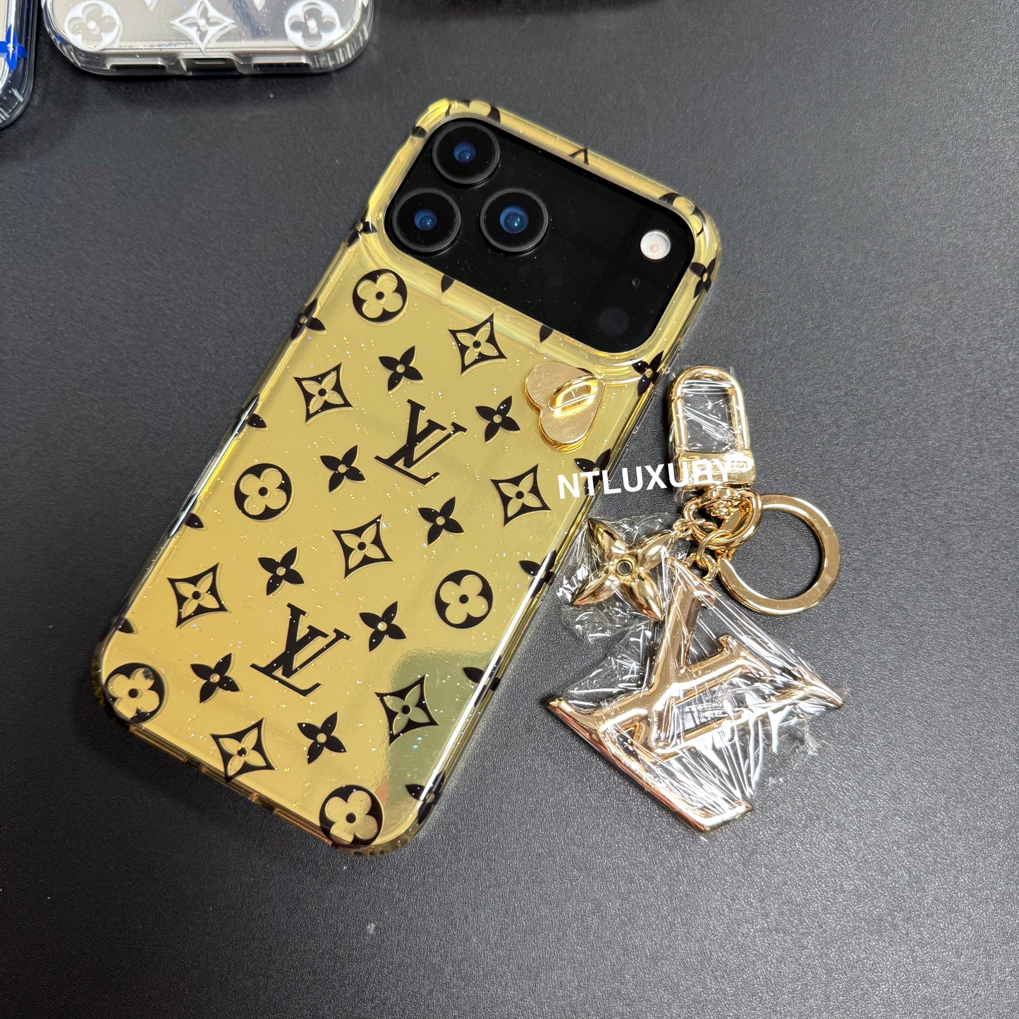 Cyber Girl Love Handyhülle mit Anhänger