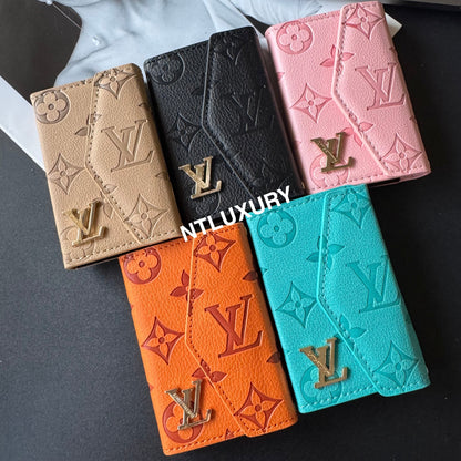 Curved Edge Colorful Love Tri-Fold Wallet
