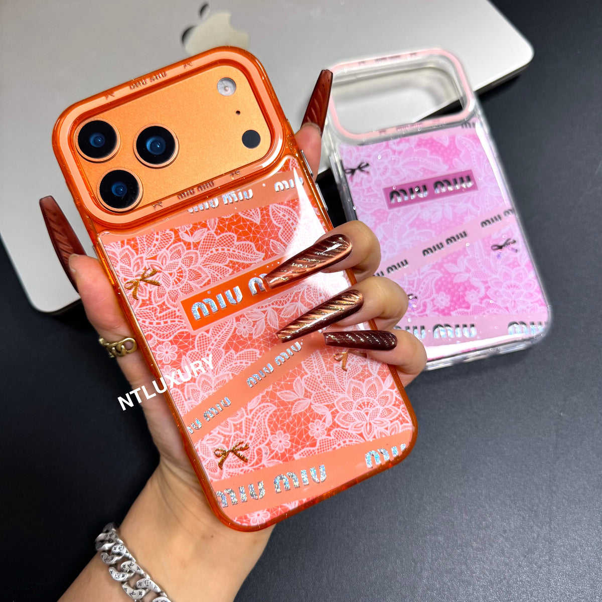 Jolie mini coque de téléphone avec cordon