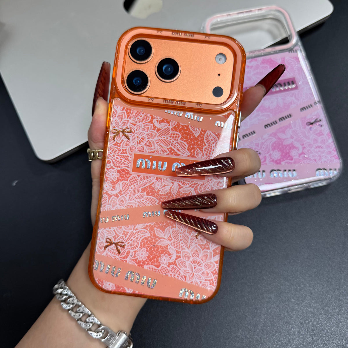 Jolie mini coque de téléphone avec cordon