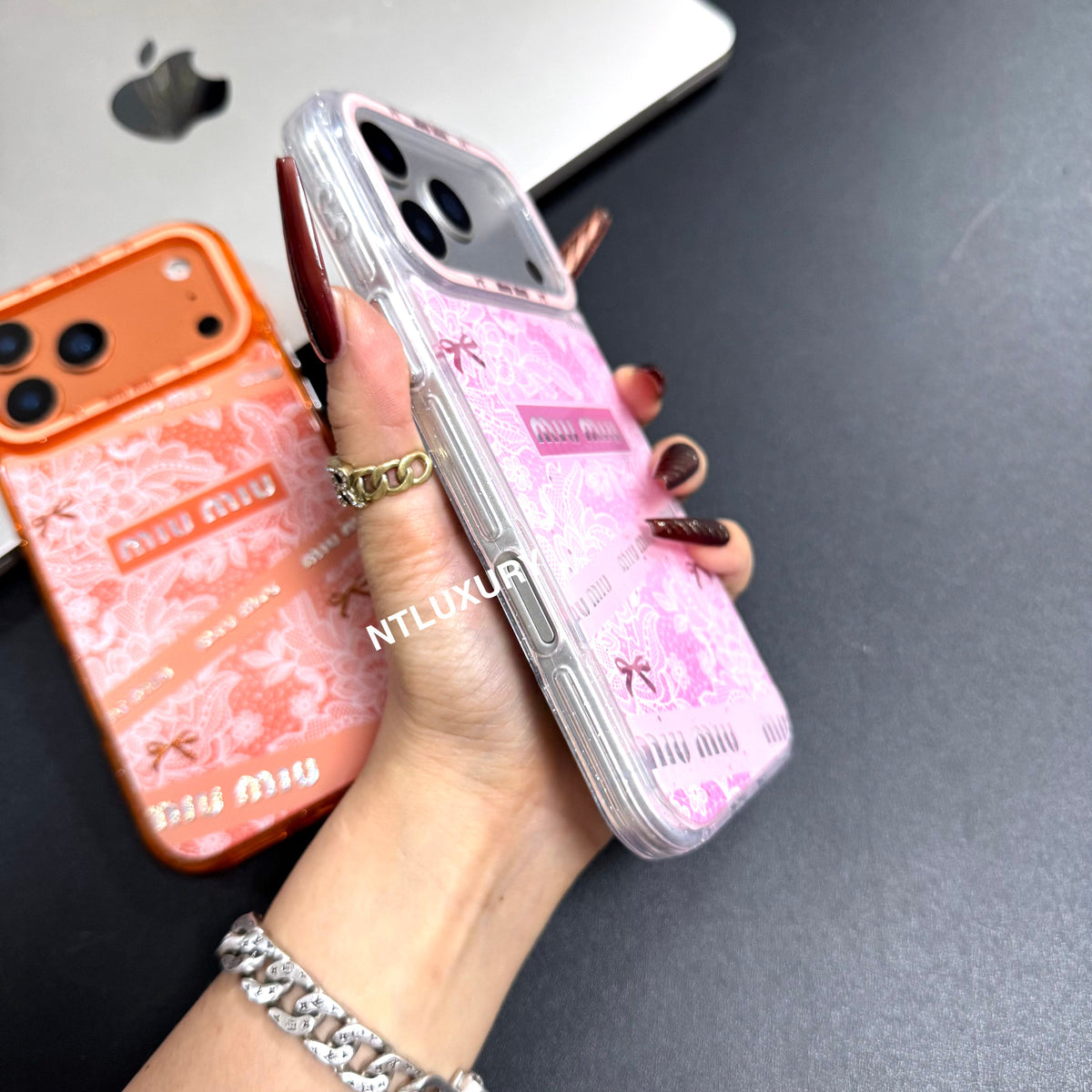 Jolie mini coque de téléphone avec cordon