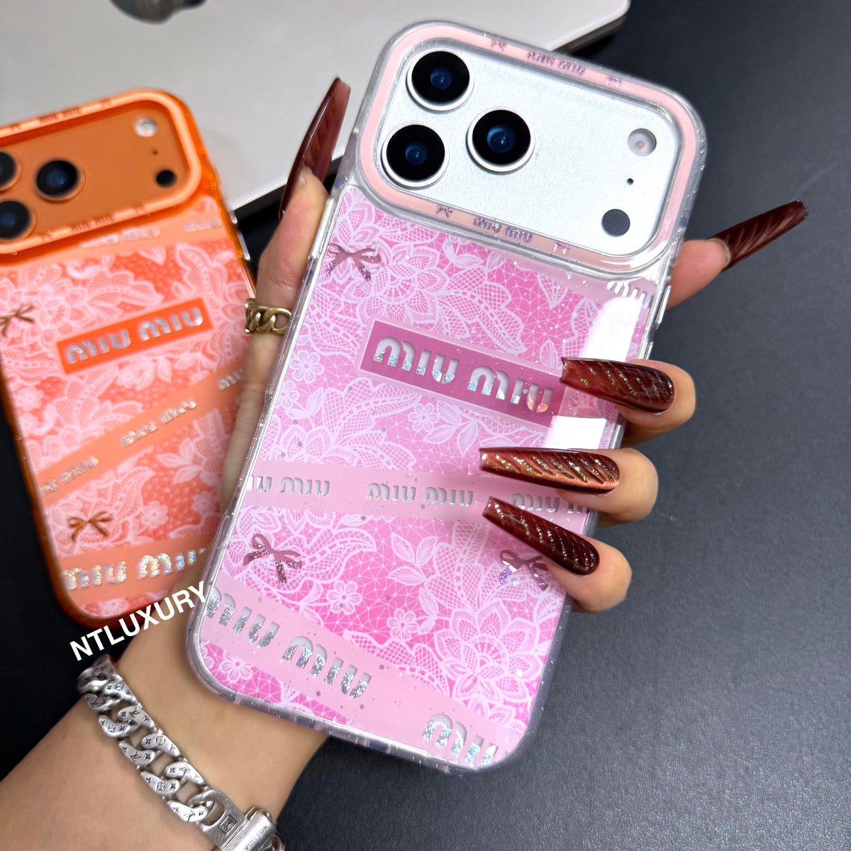 Jolie mini coque de téléphone avec cordon
