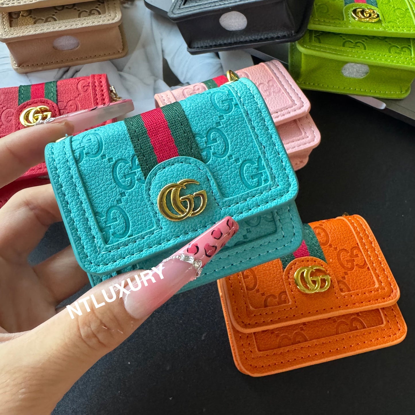 Bunte Airpods Hülle mit gutem Design (Universal)