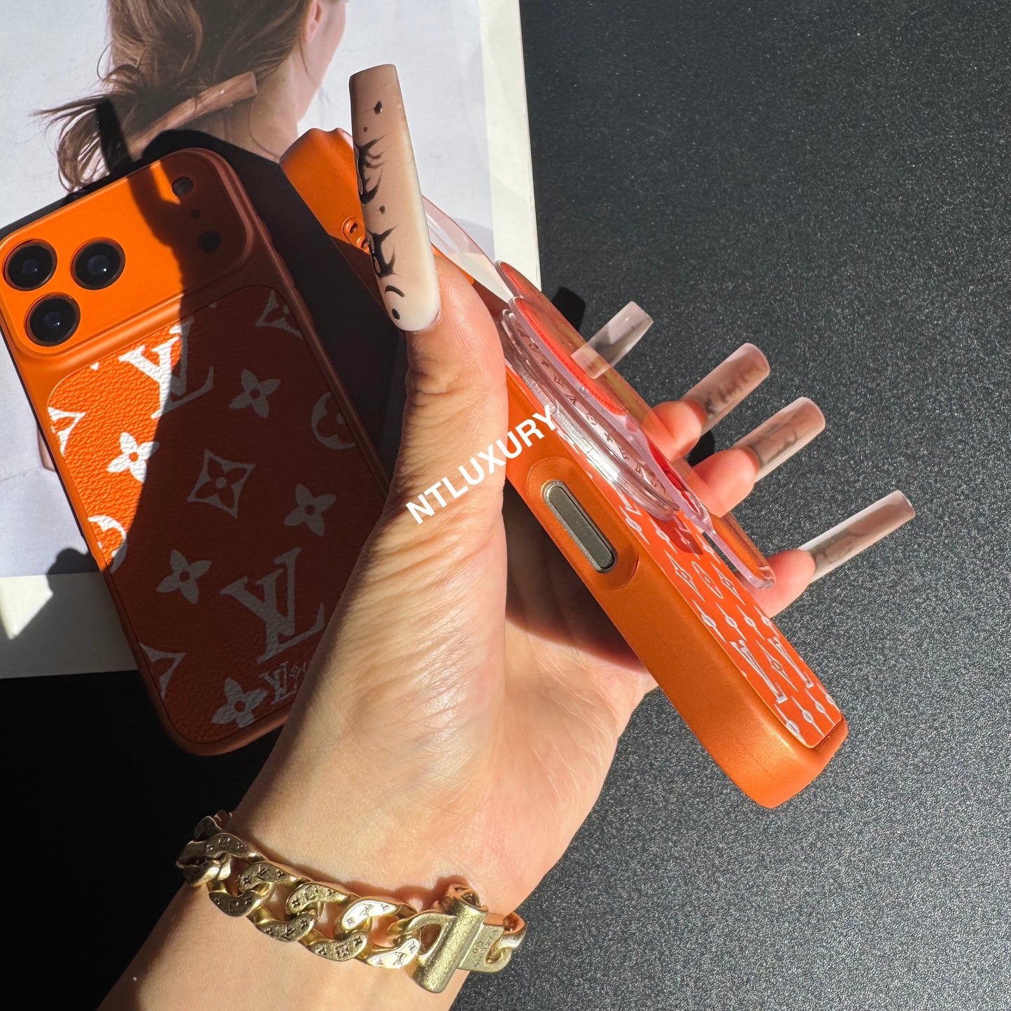 Traditionelle Juice MagSafe Hülle mit Halterung (Orange Love)