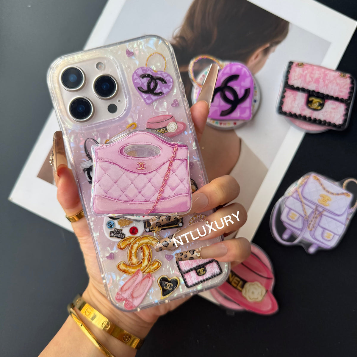 Violette Handyhülle mit MagSafe-Halterung