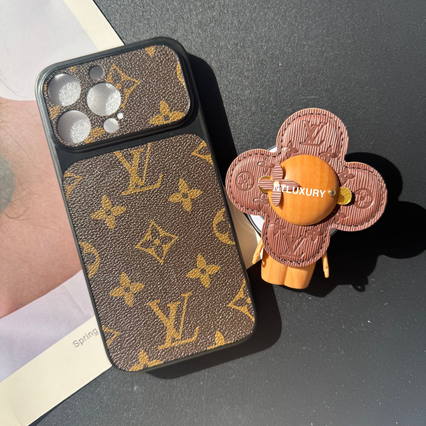 Traditional Fancy Design With Magsafe Doll Holder