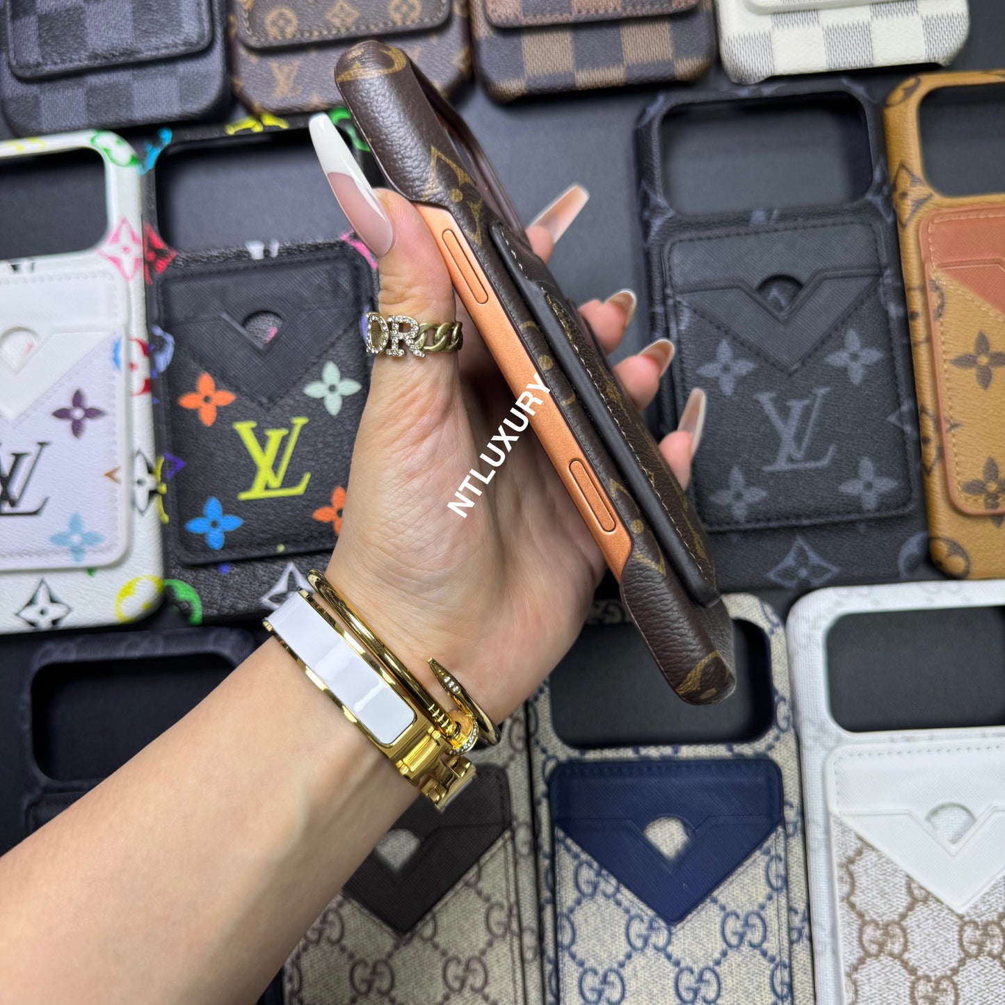 Traditional Love Magsafe Phone Case with Pocket Purse