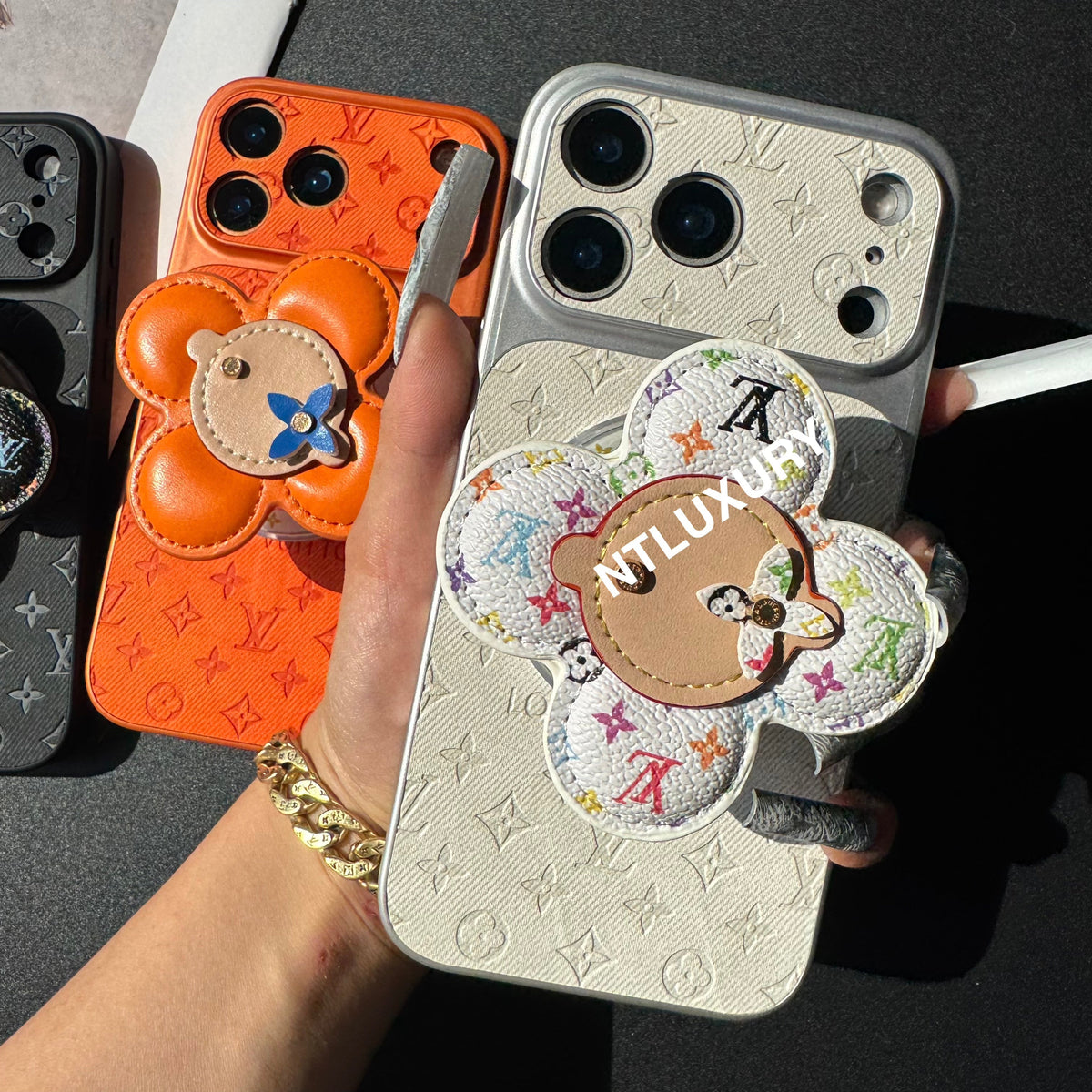 Orange Juice Denim Love Handyhülle mit Magsafe Halter (Wood Doll)