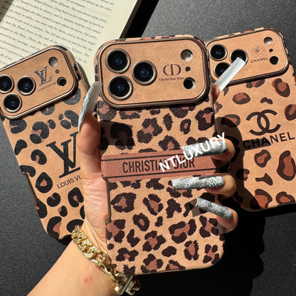 Étui de téléphone motif léopard café et amour
