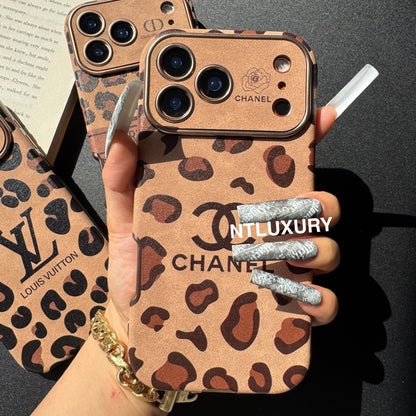 Étui de téléphone motif léopard café et amour
