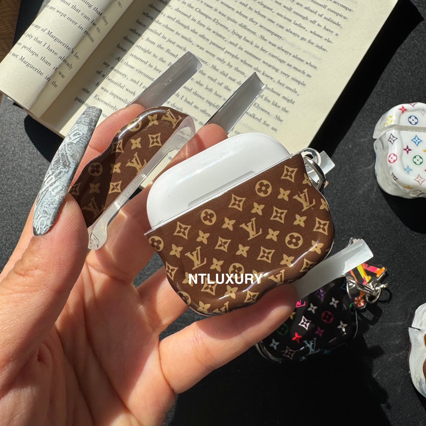 Ausgefallenes neues Airpods-Case-Design mit Anhänger