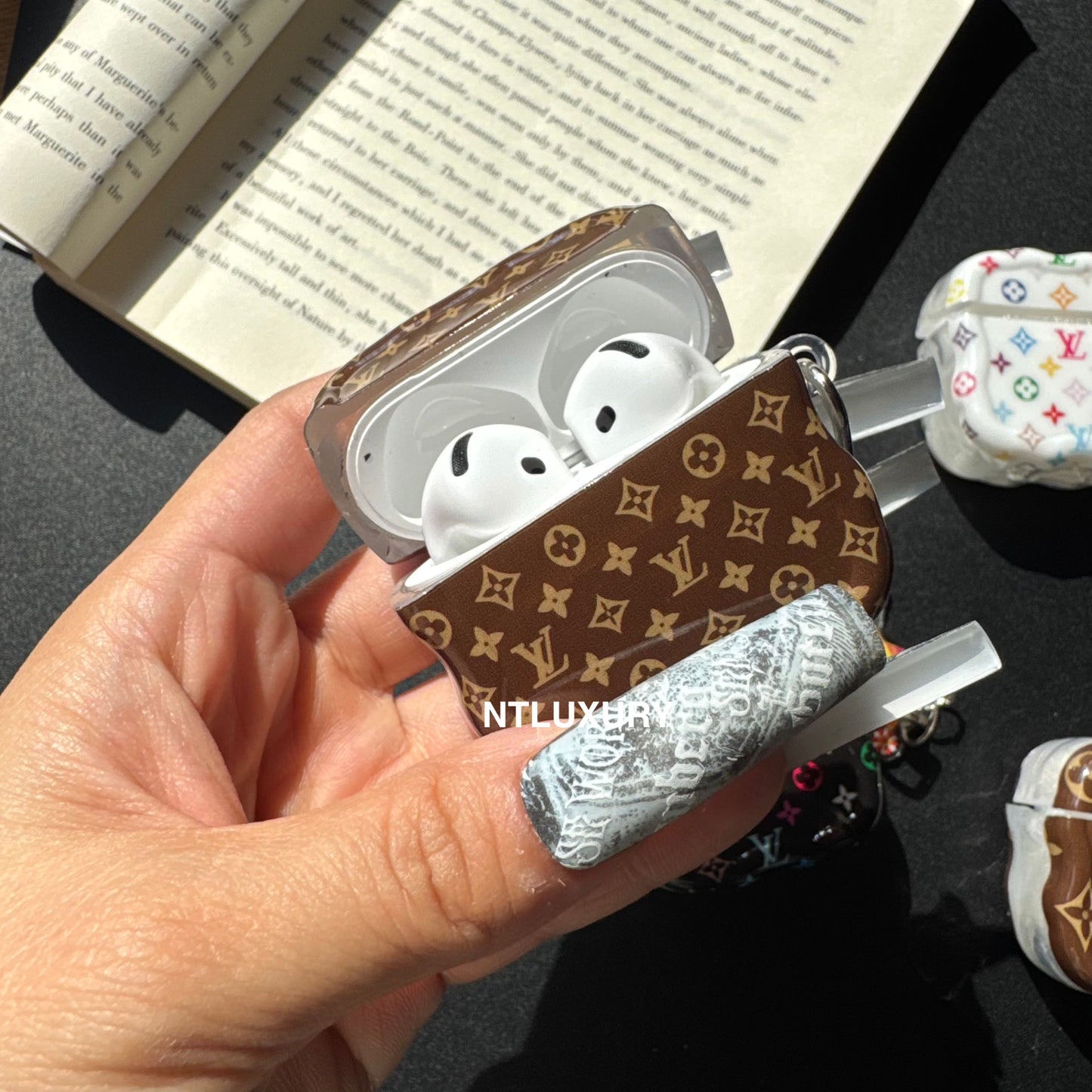 Ausgefallenes neues Airpods-Case-Design mit Anhänger