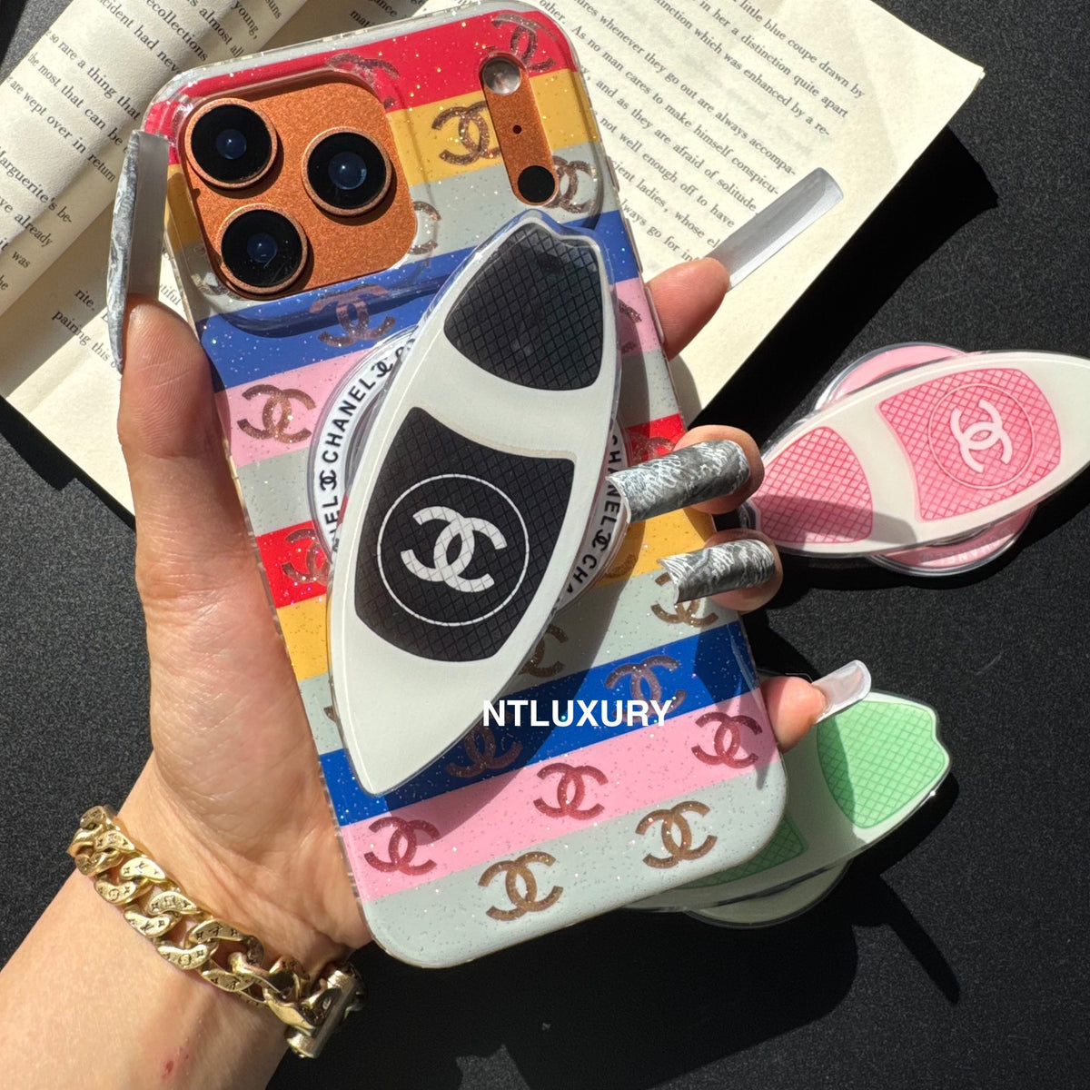 Coque de téléphone Colorful C Girl avec support Magsafe (skateboard)