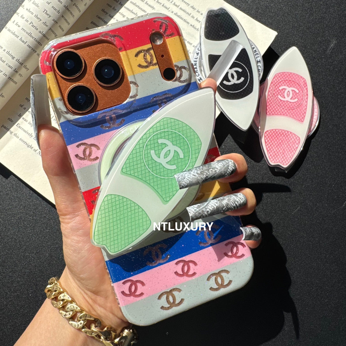 Coque de téléphone Colorful C Girl avec support Magsafe (skateboard)