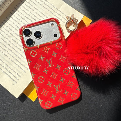 Motif rouge avec lettre dorée et boule duveteuse