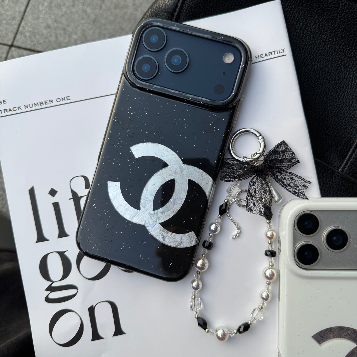 Asymmetric Design Glitter CC Phone Case With Lace Chain