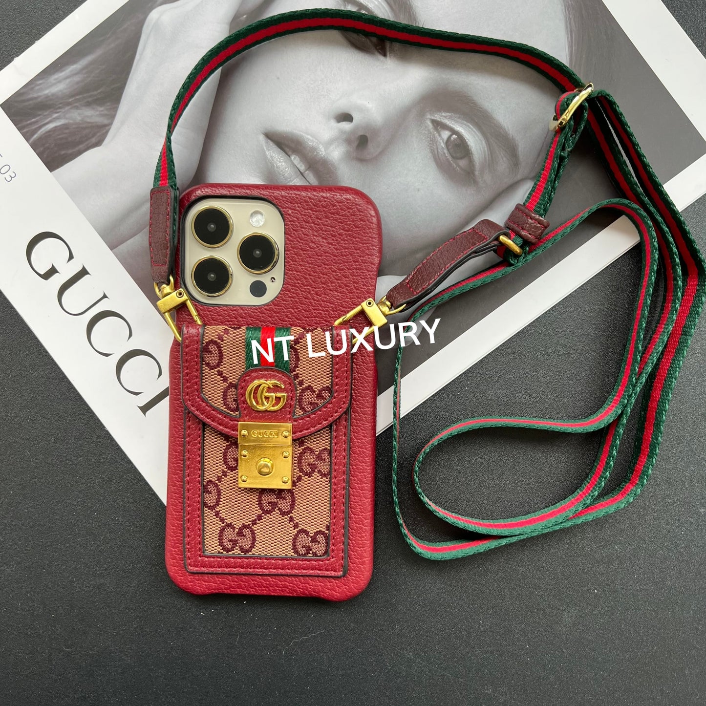 Charmantes iPhone Case mit Kartenfach & Kordel in tollem Design