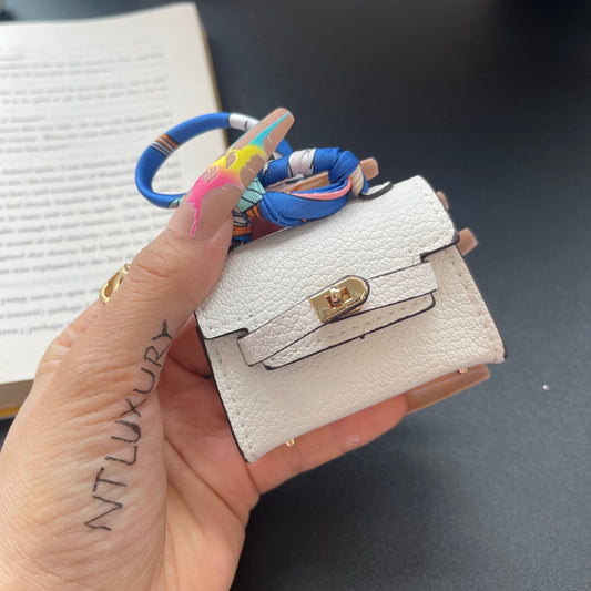 Cute Coin Minimum Cute Pendant (White)