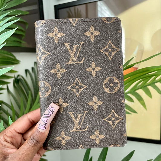 Porte-passeport Monogramme *livré avec boîte*