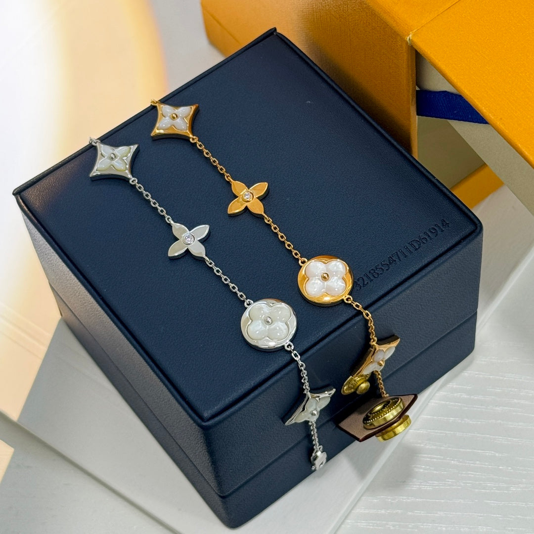 Fünf-Sterne-Armband mit weißen Muscheln