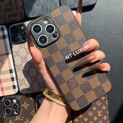 Traditional Phone Case with Camera Protection (Brown Latticed)