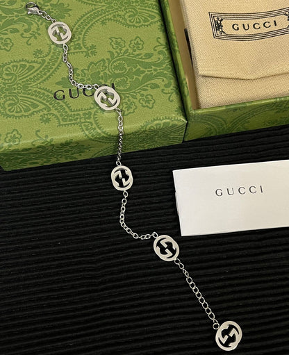 Bracelet élégant avec la lettre G