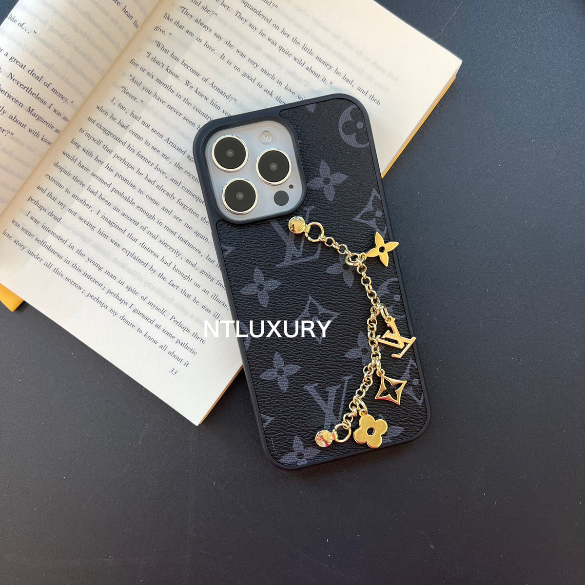 Coque de téléphone Amour traditionnel avec chaîne florale